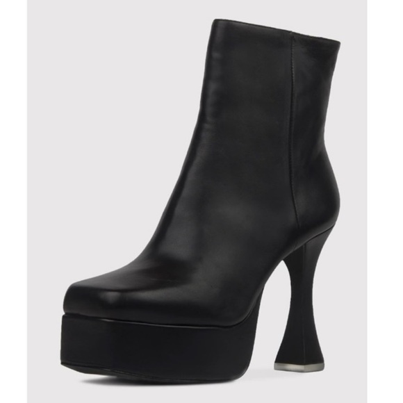 New black leather sky-high booties with a retro platform and flared heel. - Picture 6 of 7